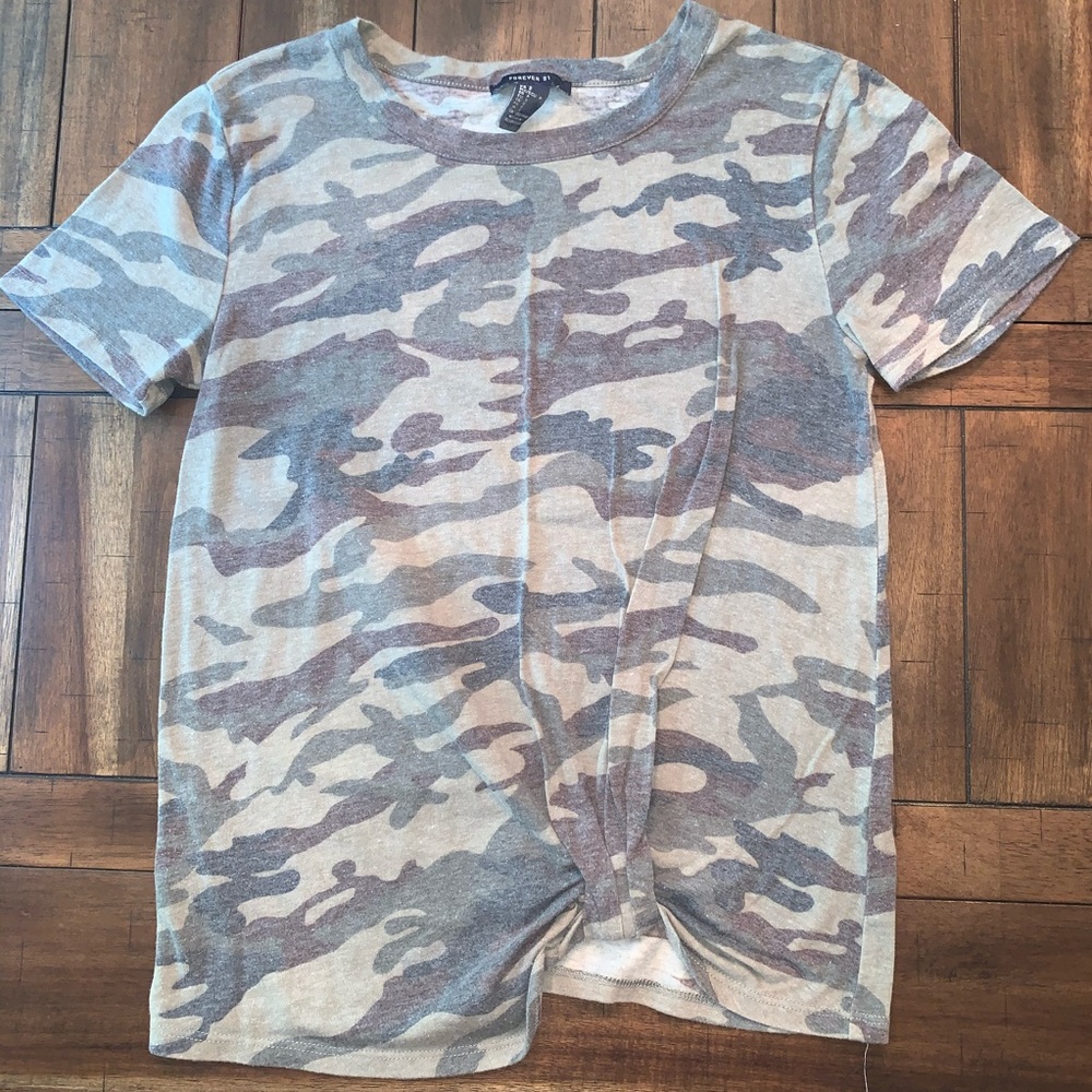 Camo t-shirt with knot